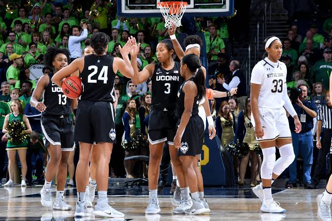 De toekomst van vrouwen in collegiate basketbal - Trends en teams