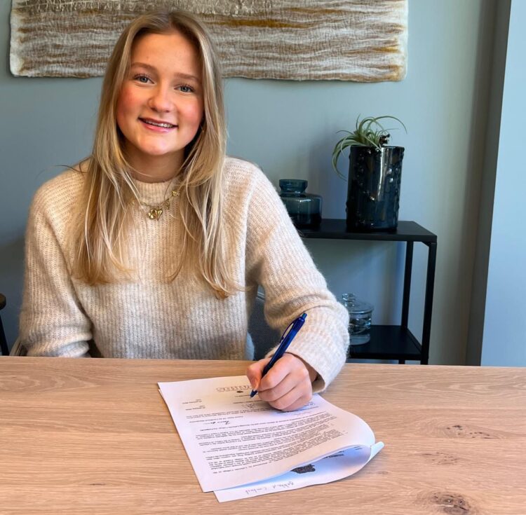 Feline Reusken - Lafayette College - Hockey