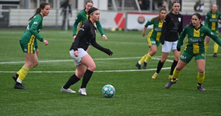 Inez van der Wegen - Bethany Lutheran College - Voetbal