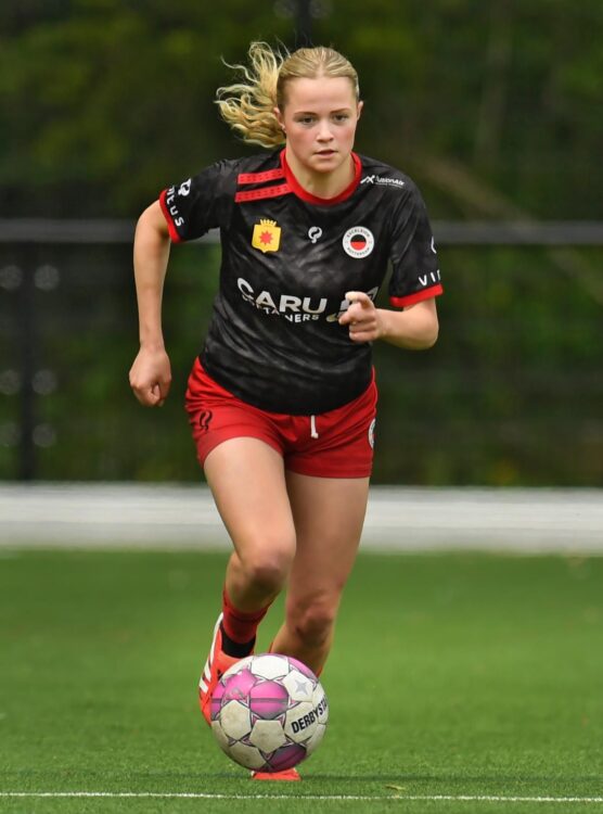 Milou Hemmen - Bridgeport University - Voetbal'